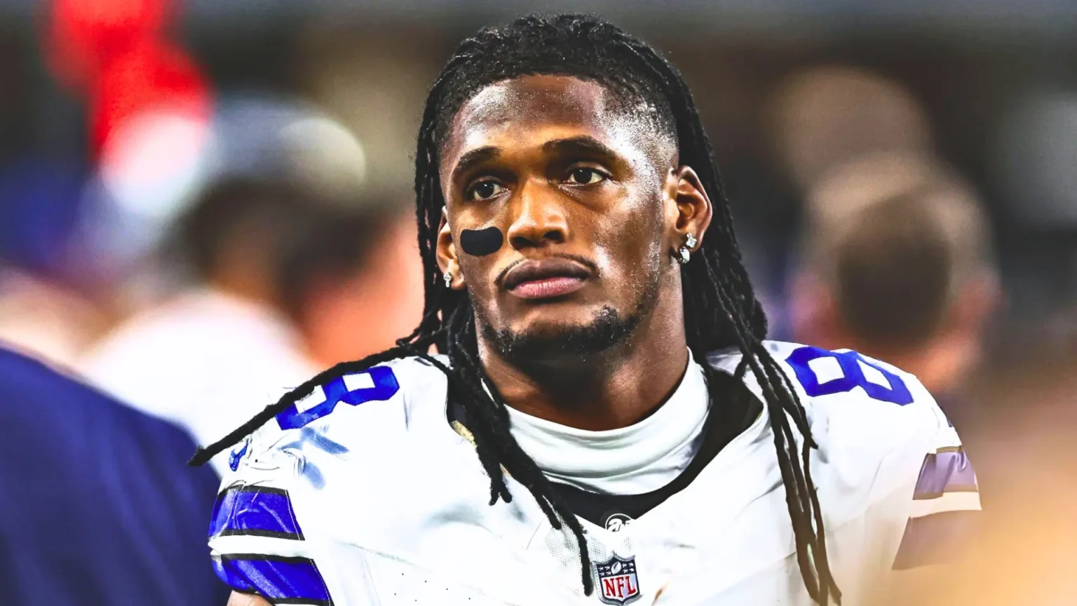 CeeDee Lamb’s $136 million Cowboys deal hasn’t changed his modest lifestyle CeeDee Lamb #88 of the Dallas Cowboys looks on from the sideline during an NFL football game against the Houston Texans at AT&T Stadium.