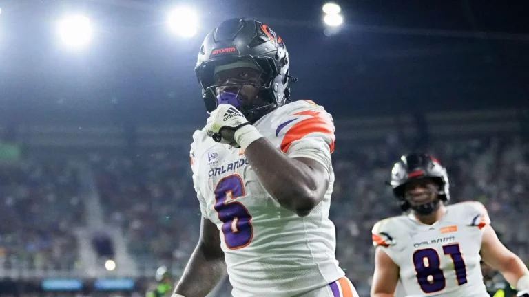 Cowboys signed running back Jashaun Corbin